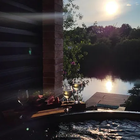 Diamentowy Staw 펜션 *